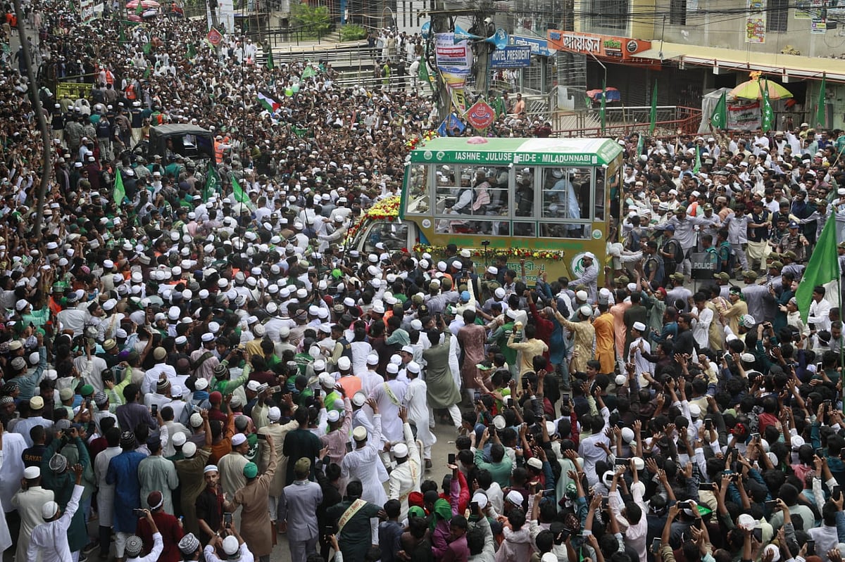 Hundreds of Thousands Participate in 55th Eid-e-Miladunnabi Procession in Chittagong