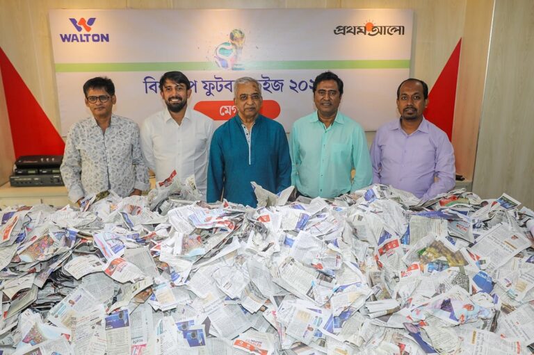 Abhijit Chakrabarty wins grand prize in Walton-Prothom Alo World Cup quiz draw