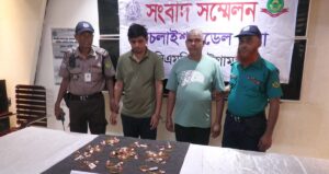 Police arrest six in Chittagong after employee steals gold bangles from jewelry store