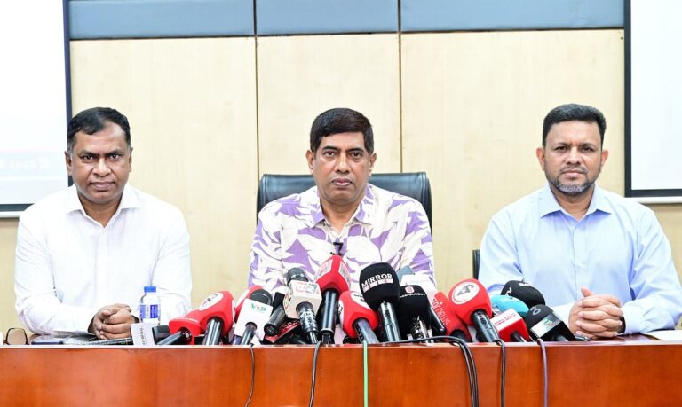 Four arrested for extorting money from specialist doctors in Dhaka