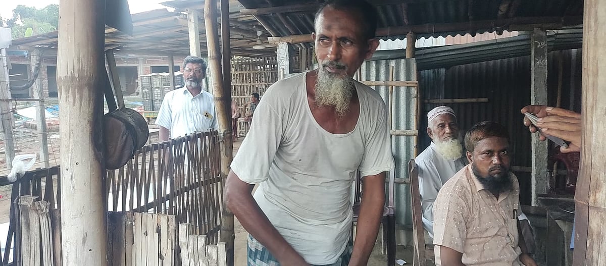 Chalk marks on concrete posts keep tab for tea vendor in Chapainawabganj landmark known as Mannur Mor