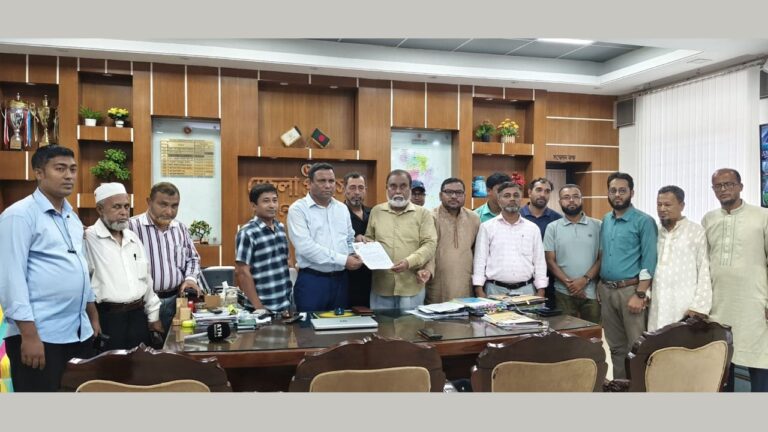 নোয়াখালীকে সিটি করপোরেশন ঘোষণার দাবিতে প্রধানমন্ত্রীর কাছে স্মারকলিপি