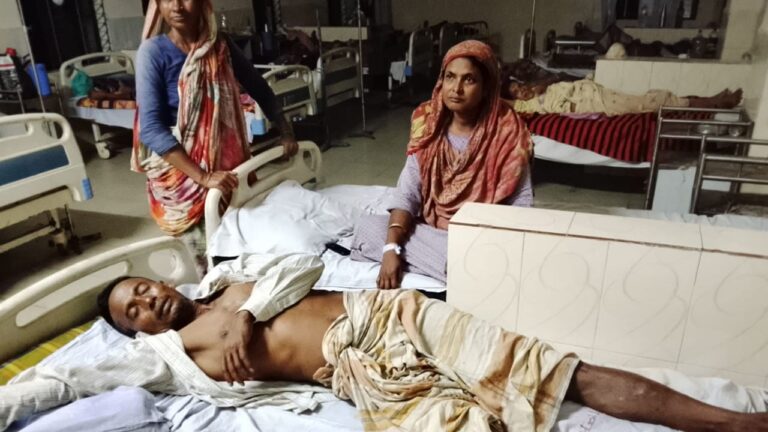 ক্ষেতলালে আইনি পরামর্শ দেওয়ার জেরে ছাত্রদল নেতার বাড়িতে হামলা ও বাবা-মা আহত