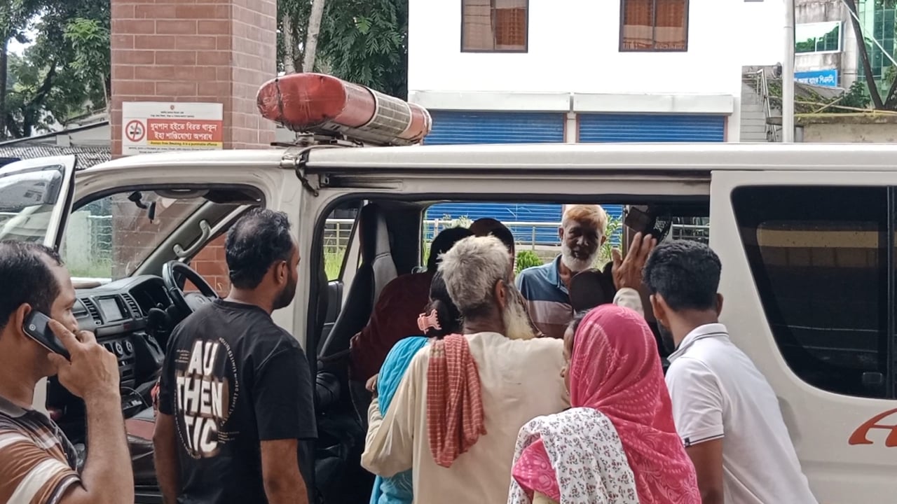 শিবচরে বিষক্রিয়ায় এক পরিবারের ১১ সদস্য অসুস্থ উন্নত চিকিৎসার জন্য সাতজনকে ঢাকায় প্রেরণ