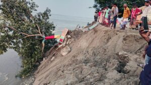 বগুড়ায় যমুনার ভয়াবহ ভাঙন, শহড়াবাড়ি বাঁধের ১০০ মিটার নদীগর্ভে বিলীন