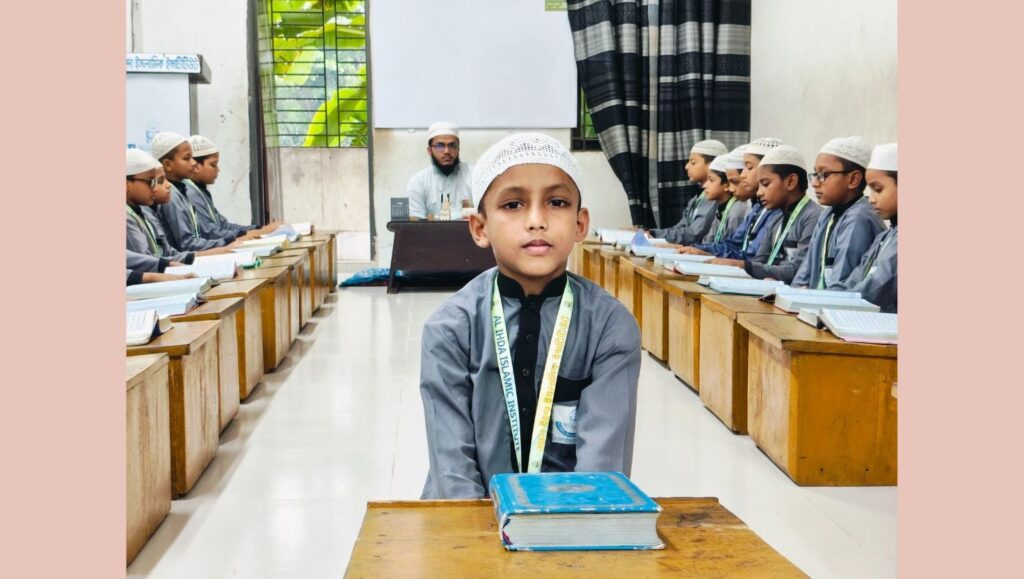 ৮ বছরেই পবিত্র কুরআন হিফয করে বিরল দৃষ্টান্ত স্থাপন করল লক্ষ্মীপুরের আব্দুর রহমান