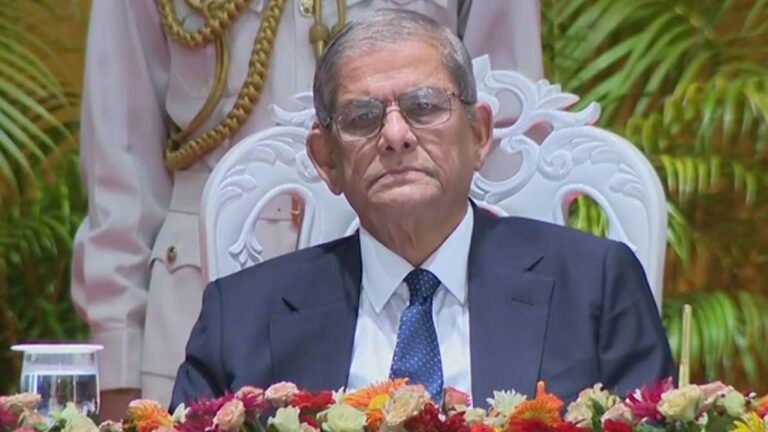 দেশের ২৩তম রাষ্ট্রপতি হিসেবে শপথ নিলেন মির্জা ফখরুল ইসলাম আলমগীর