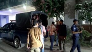 সিদ্ধিরগঞ্জে ডাকাত সাহেব আলীকে ধরতে গিয়ে ৩ পুলিশ সদস্য আহত