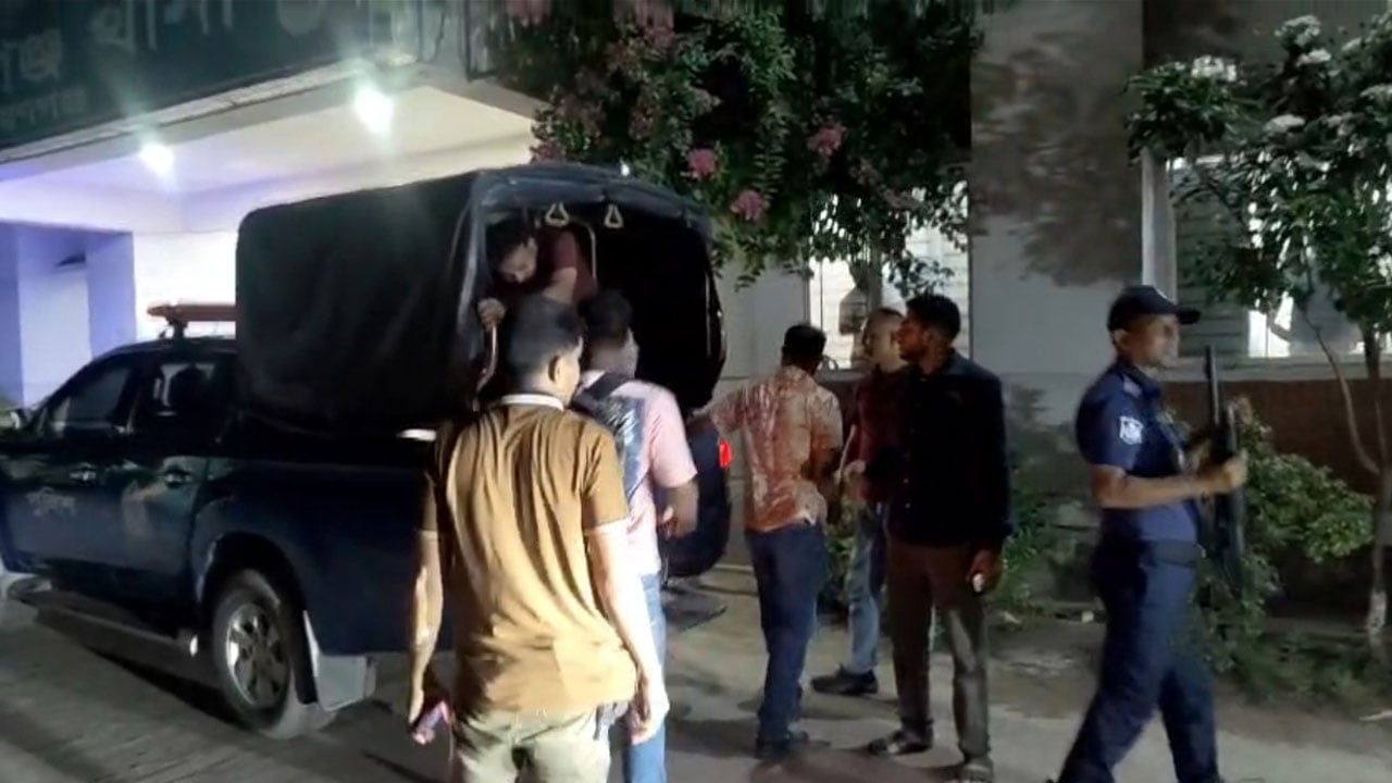 সিদ্ধিরগঞ্জে ডাকাত সাহেব আলীকে ধরতে গিয়ে ৩ পুলিশ সদস্য আহত