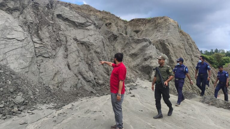 লামায় পাহাড় কেটে ইটভাটা পরিচালনার দায়ে সাড়ে ৩ লাখ টাকা জরিমানা