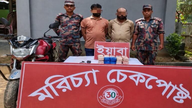 রামুর মরিচ্যায় মোটরসাইকেলের তেলের ট্যাংকিতে লুকানো ৪০ হাজার ইয়াবাসহ দুইজন আটক