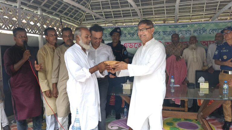 সখীপুরে ক্যান্সার আক্রান্ত শিক্ষার্থীর মায়ের পাশে প্রধানমন্ত্রী আর্থিক অনুদান হস্তান্তর