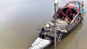কপোতাক্ষের ঢেউয়ে ভাসমান সুখেন-নমিতার অর্ধশতাব্দীর জীবনযুদ্ধ ও আশ্রয়ের আকুতি