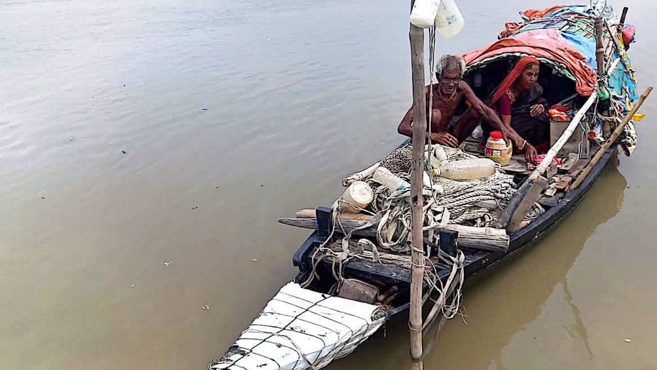 কপোতাক্ষের ঢেউয়ে ভাসমান সুখেন-নমিতার অর্ধশতাব্দীর জীবনযুদ্ধ ও আশ্রয়ের আকুতি