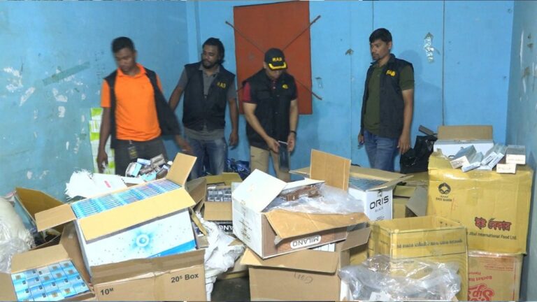 চট্টগ্রামে দেড় কোটি টাকার অবৈধ বিদেশি সিগারেট জব্দ করেছে র‍্যাব