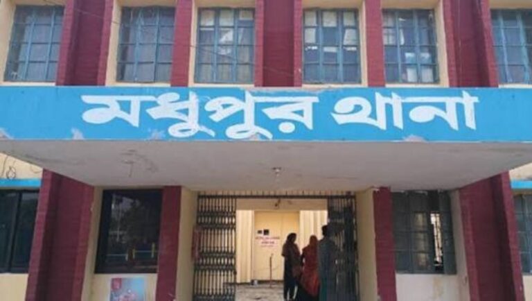 টাঙ্গাইলের মধুপুরে বৃদ্ধাকে কুপিয়ে হত্যা রহস্য উদ্ঘাটনে মাঠে পুলিশ