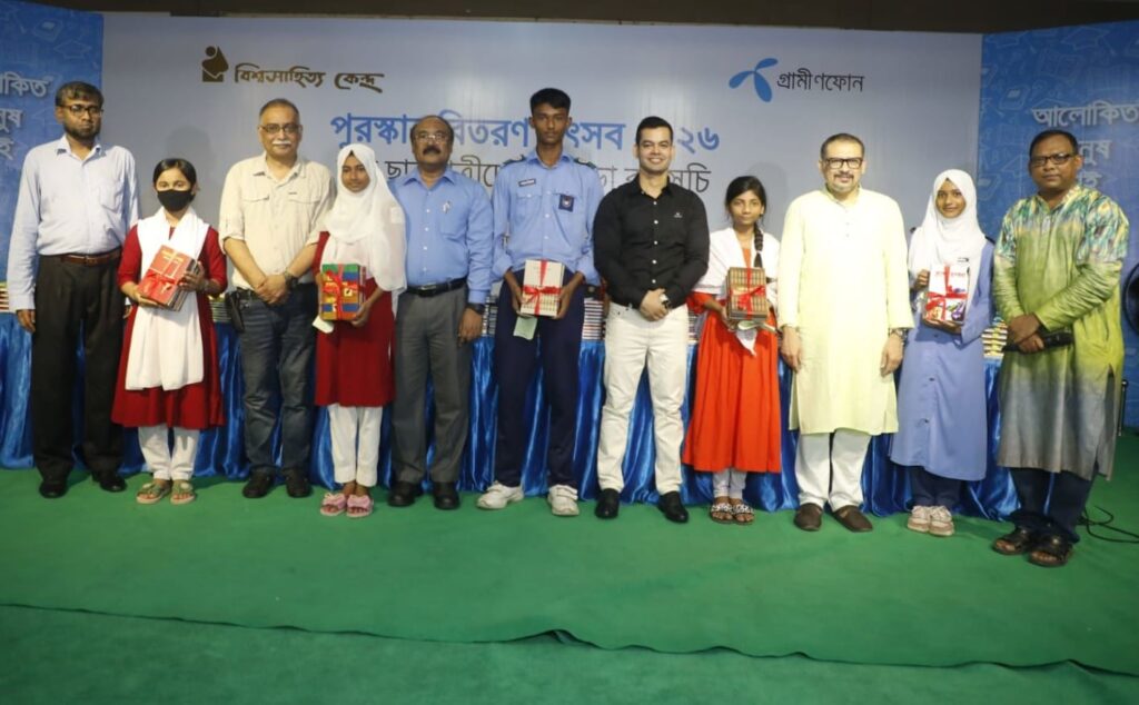 খুলনায় ৪৬ স্কুলের তিন হাজার ২৬৯ শিক্ষার্থীকে বিশ্বসাহিত্য কেন্দ্রের পুরস্কার প্রদান