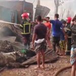 গাজীপুরের কোনাবাড়িতে ঝুটের গোডাউনে ভয়াবহ অগ্নিকাণ্ড নিয়ন্ত্রণ, কাজ করেছে পাঁচ ইউনিট
