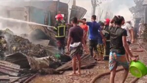 গাজীপুরের কোনাবাড়িতে ঝুটের গোডাউনে ভয়াবহ অগ্নিকাণ্ড নিয়ন্ত্রণ, কাজ করেছে পাঁচ ইউনিট
