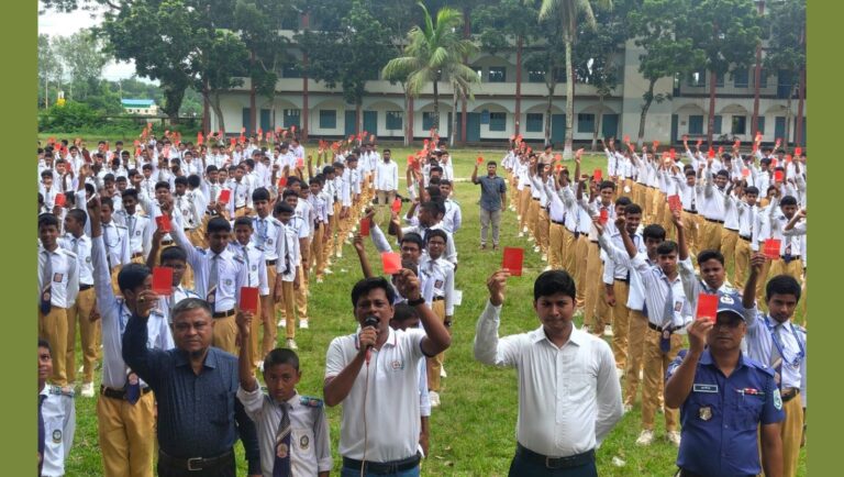 দেবীগঞ্জে কিশোর অপরাধ ও মাদক নির্মূলে শিক্ষার্থীদের শপথ ও লালকার্ড প্রদর্শন