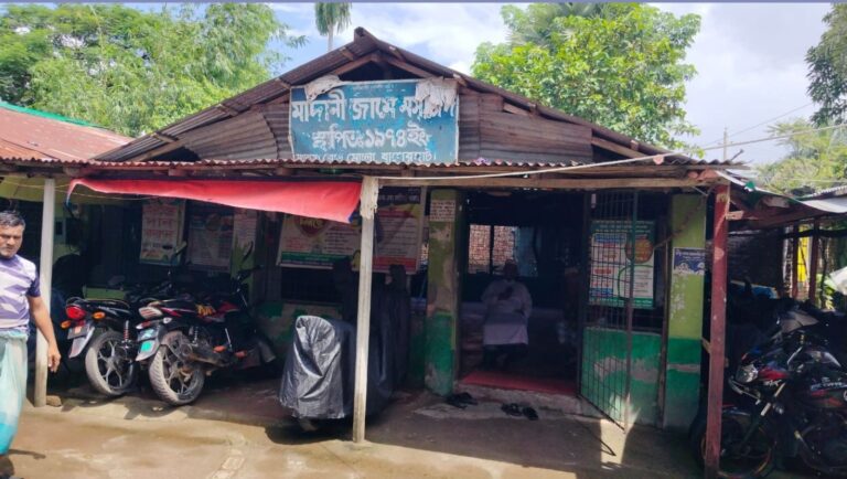 মোংলায় ওয়াকফ সম্পত্তি জবরদখল ও ভাড়ার টাকা আত্মসাতের অভিযোগ মোতোয়ালির বিরুদ্ধে