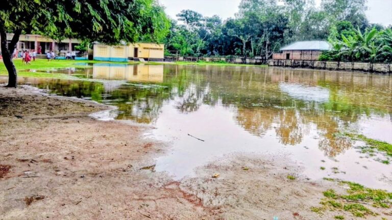 তারাগঞ্জে বিদ্যালয় মাঠ ভরাট প্রকল্পে অনিয়মের অভিযোগ তদন্তে ইউএনও