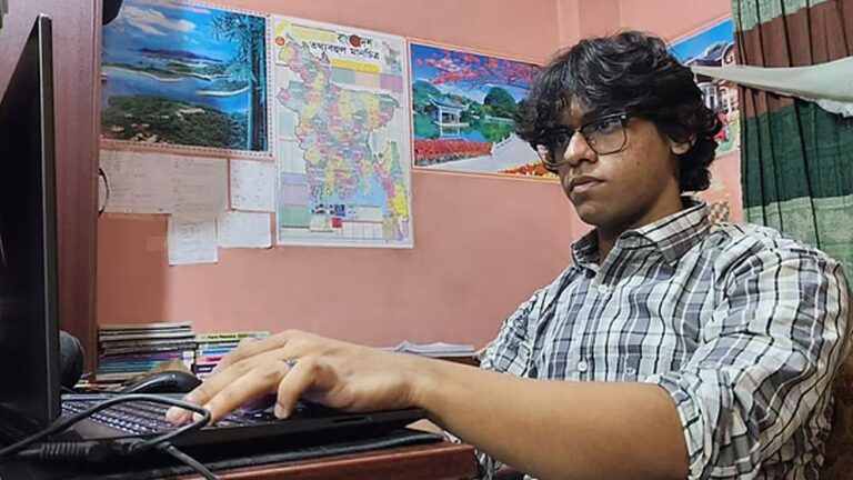 ঘুষের বিরুদ্ধে প্রযুক্তির লড়াইয়ে ১৭ বছর বয়সী কিশোরের ওয়েবসাইট উদ্ভাবন