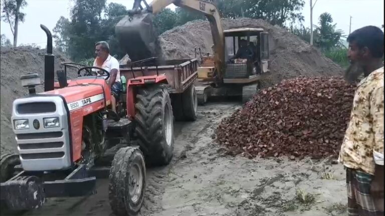 মির্জাপুরে নিম্নমানের সামগ্রী দিয়ে সড়ক নির্মাণ: অপসারণের পর ঠিকাদারকে শোকজ