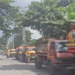 পুলিশি হয়রানি ও চাঁদাবাজি বন্ধের দাবিতে খুলনায় ট্যাংকলরি শ্রমিকদের বিক্ষোভ