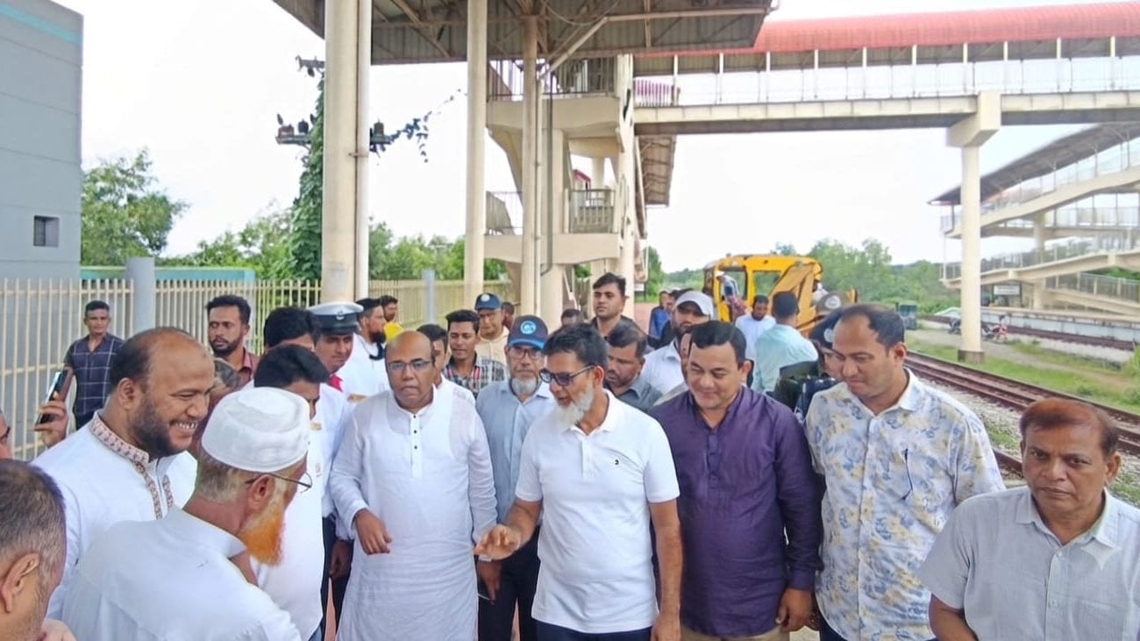ঈদগাঁও স্টেশনে লোকাল ট্রেনের যাত্রাবিরতির আশ্বাস দিলেন রেলপথ প্রতিমন্ত্রী