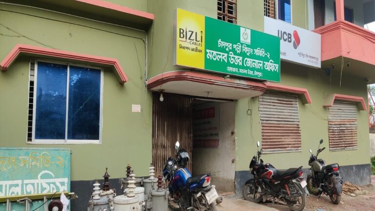 মতলব উত্তরে লোডশেডিংয়ের দাপটে দিশেহারা গ্রাহক, ভূতুড়ে বিল নিয়ে তীব্র অসন্তোষ