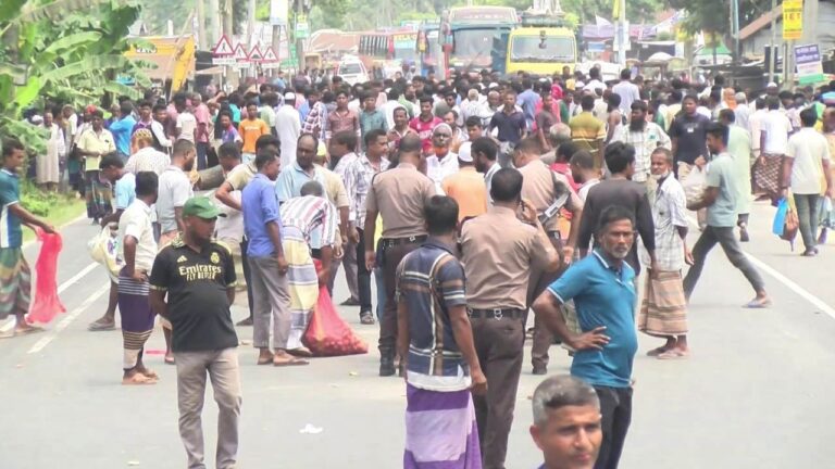 আলু সংরক্ষণের ভাড়া কমানোর দাবিতে রংপুরে মহাসড়ক অবরোধ ও বিক্ষোভ