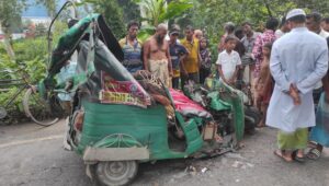 সিরাজগঞ্জে ট্রাকের পেছনে সিএনজির ধাক্কায় চালকসহ নিহত দুই