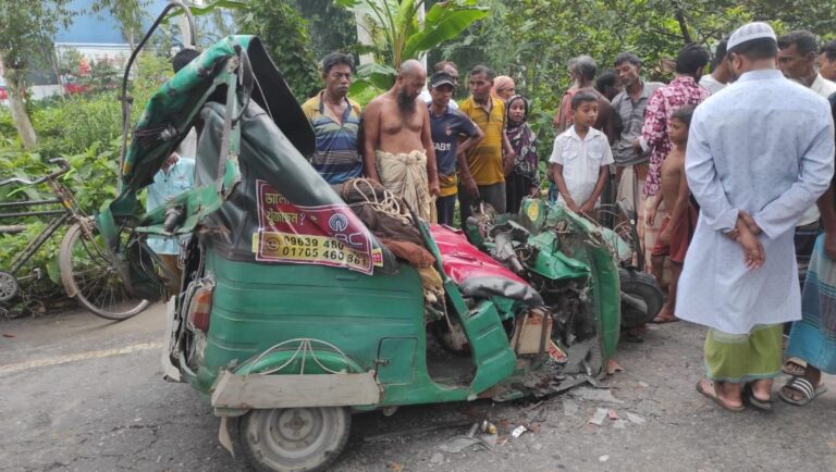 সিরাজগঞ্জে ট্রাকের পেছনে সিএনজির ধাক্কায় চালকসহ নিহত দুই