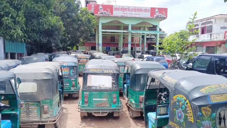 ব্রাহ্মণবাড়িয়ায় তীব্র গ্যাস সংকটে অচল ফিলিং স্টেশন ভোগান্তিতে যাত্রী ও চালকরা