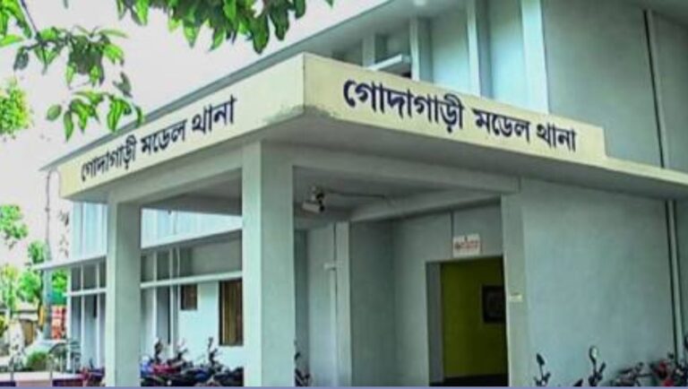 গোদাগাড়ীতে গৃহবধূর ঝুলন্ত লাশ উদ্ধার নিয়ে রহস্য