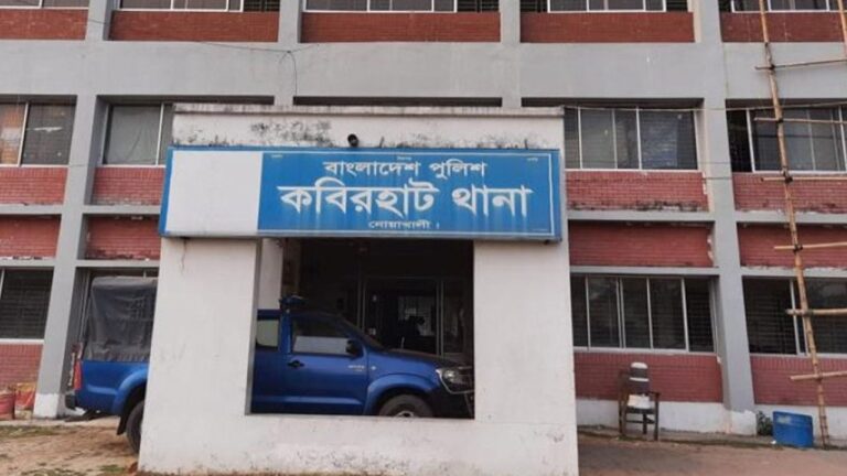 নোয়াখালীতে পিকআপের ধাক্কায় অটোরিকশাচালক নিহত, আহত সেনা সদস্য