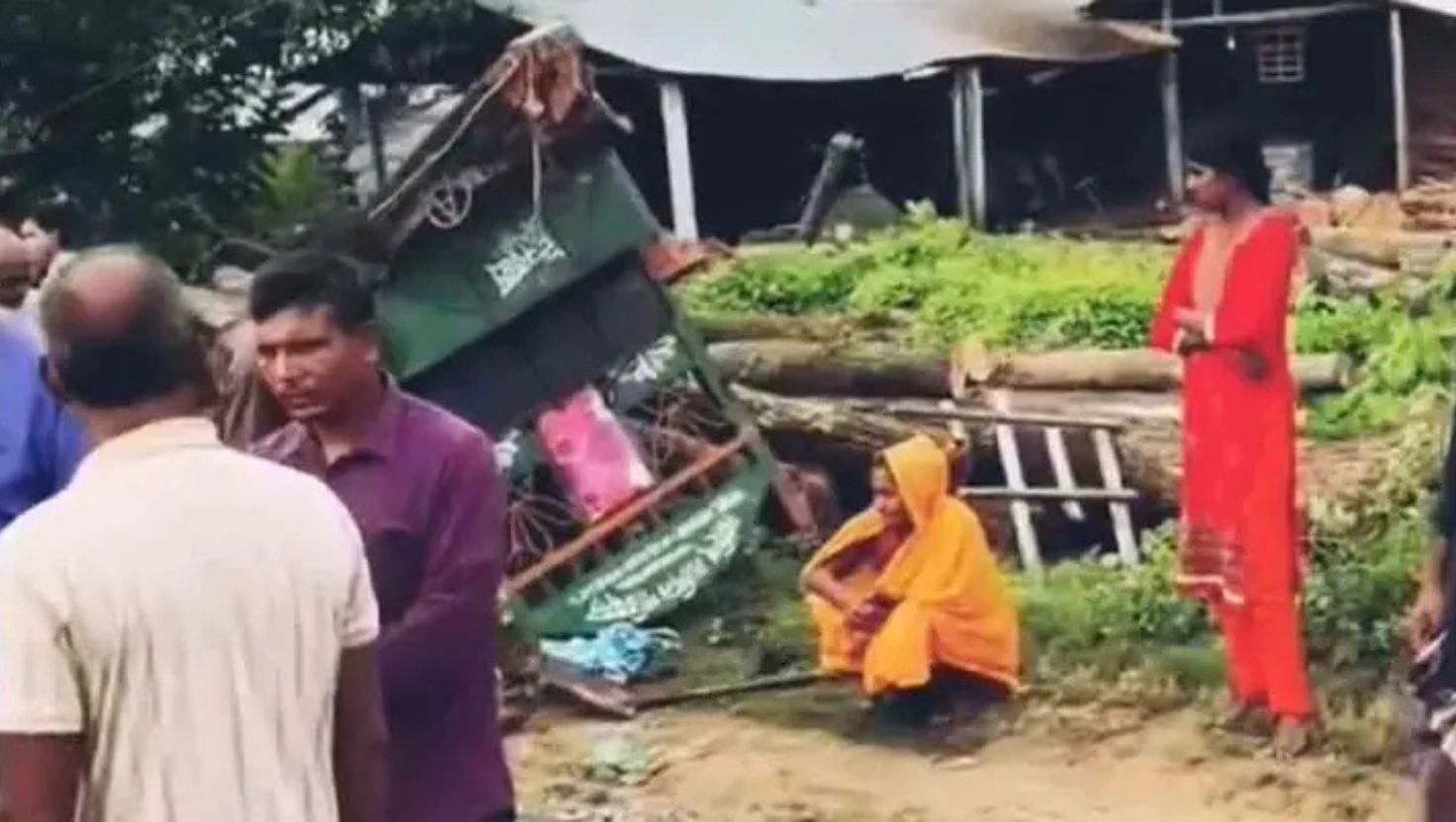 নাচোলে ট্রেনের ধাক্কায় ট্রলিচালক নিহত