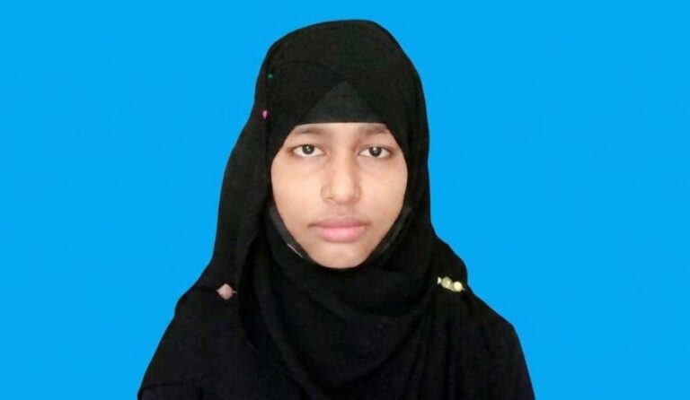 দারিদ্র্য জয় করে এসএসসিতে কেন্দ্রে প্রথম ভ্যানচালকের মেধাবী কন্যা নুরজাহান