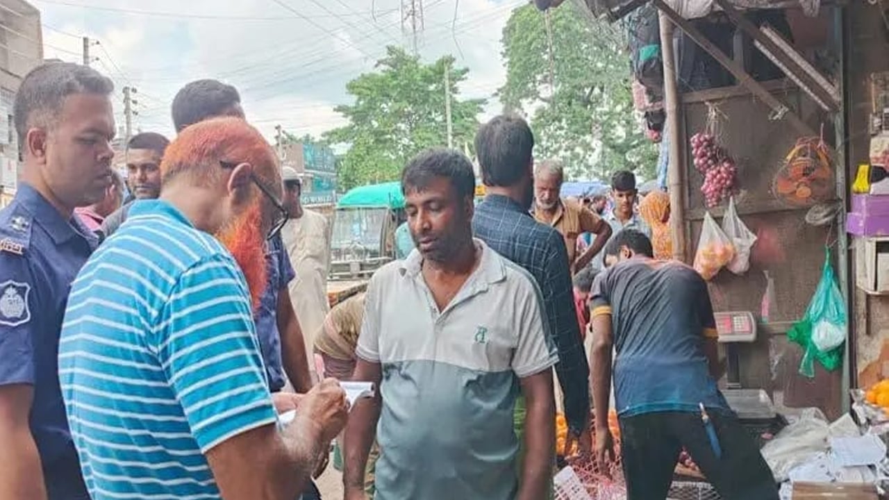 চুয়াডাঙ্গায় শতাধিক অবৈধ স্থাপনা উচ্ছেদ দুই ব্যবসায়ীকে জরিমানা