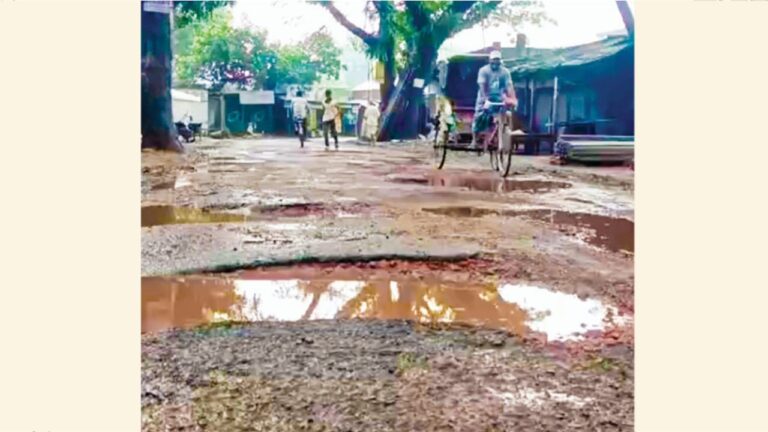 শিবালয়ে ৯ কিলোমিটার সড়ক মরণফাঁদ জনদুর্ভোগ চরমে