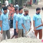 ফরিদপুরে স্বেচ্ছাশ্রমে ক্ষতিগ্রস্ত সড়ক সংস্কার করলেন যুবদল নেতা
