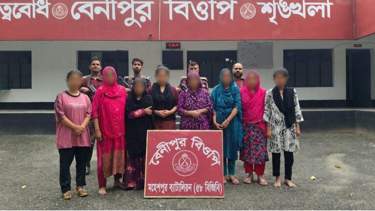 চুয়াডাঙ্গায় ভারতে অনুপ্রবেশের সময় ৮ নারী আটক