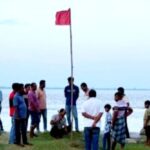 কুষ্টিয়ায় অবৈধ বালু উত্তোলন বন্ধে পদ্মা তীরের বালুমহলে ফের লাল নিশান স্থাপন