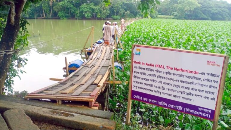 কলাপাড়ার পাখিমারা খালে স্থায়ী সেতুর অভাবে তিন দশক ধরে চরম ভোগান্তিতে পাঁচ গ্রামের কৃষক