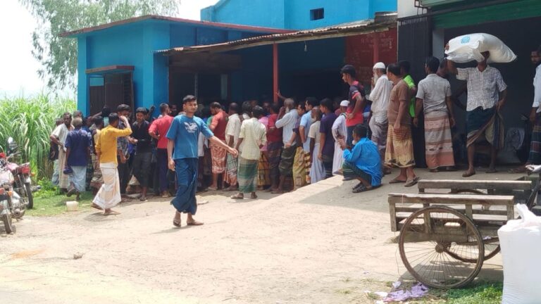 পীরগঞ্জে ইউরিয়া সারের তীব্র সংকট কৃষকদের ভোগান্তি চরমে