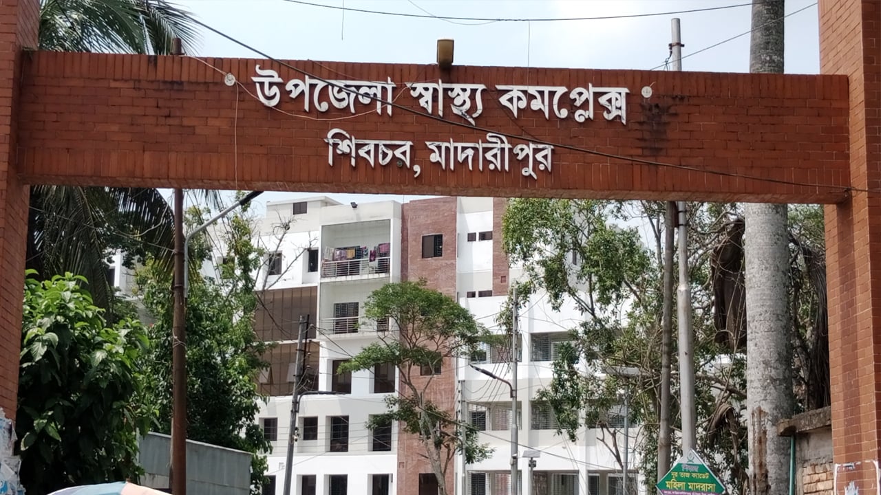 শিবচরে পুকুরে ডুবে দুই কিশোরীর মৃত্যু, হাসপাতালে ভর্তি এক
