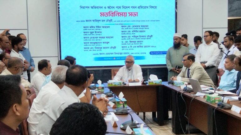 বিনা খরচে কর্মী পাঠাবে সরকার, দালাল চক্র দমনে কঠোর হুঁশিয়ারি প্রবাসী কল্যাণ মন্ত্রীর