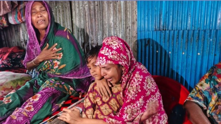 পাথরঘাটা উপকূলে ট্রলারডুবি নিখোঁজ পাঁচ জেলে