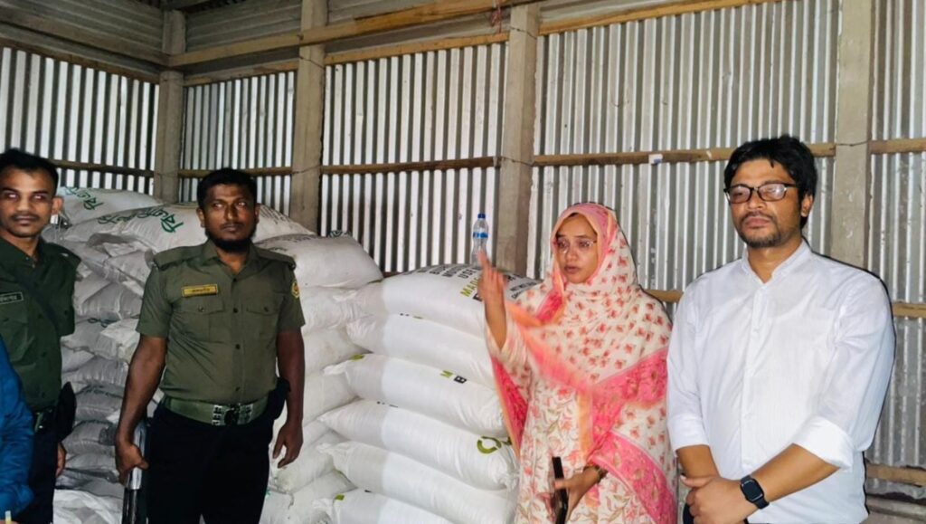 বকশীগঞ্জে অবৈধ সার মজুত ও চড়া দামে বিক্রির দায়ে জরিমানা ও সার জব্দ